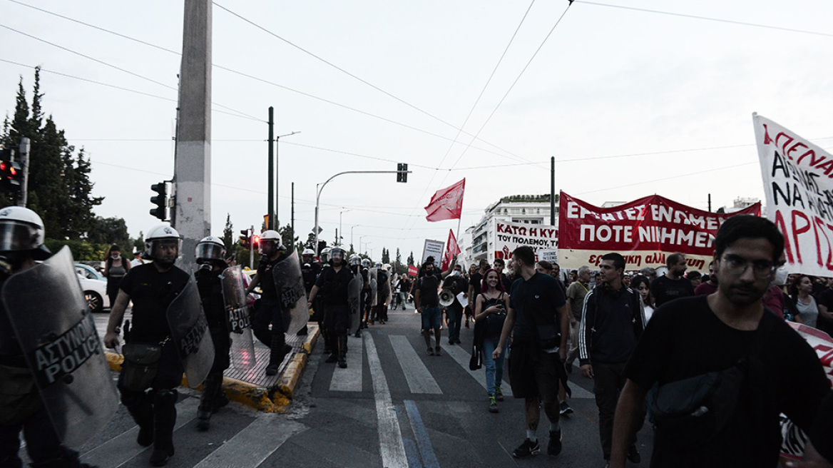 Πορεία στην Πανεπιστημίου για την υπόθεση παρακολουθήσεων 
