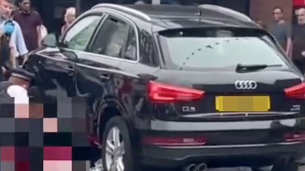 Αυτοκίνητο έπεσε πάνω σε πεζούς στο Λoνδίνο - Τουλάχιστον πέντε τραυματίες 