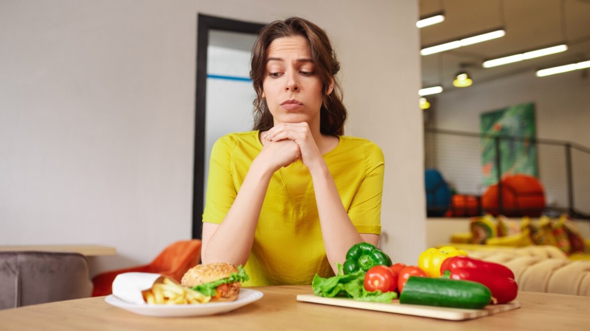 Κορωνοϊός: Οι τροφές που αυξάνουν τον κίνδυνο να κολλήσετε COVID-19