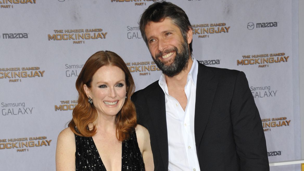 Τζούλιαν Μουρ: Η σπάνια φωτογραφία με τον σύζυγό της, Μπαρτ Φρέντλιχ 