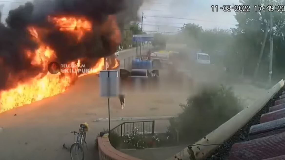 Ρωσική εισβολή - Λουχάνσκ: Η στιγμή που φιλορώσος Ουκρανός σκοτώνεται σε βομβιστική επίθεση 