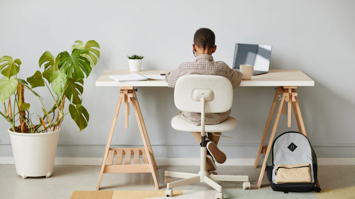 Παιδικά γραφεία: Οργανώστε το παιδικό δωμάτιο για τη νέα σχολική χρονιά