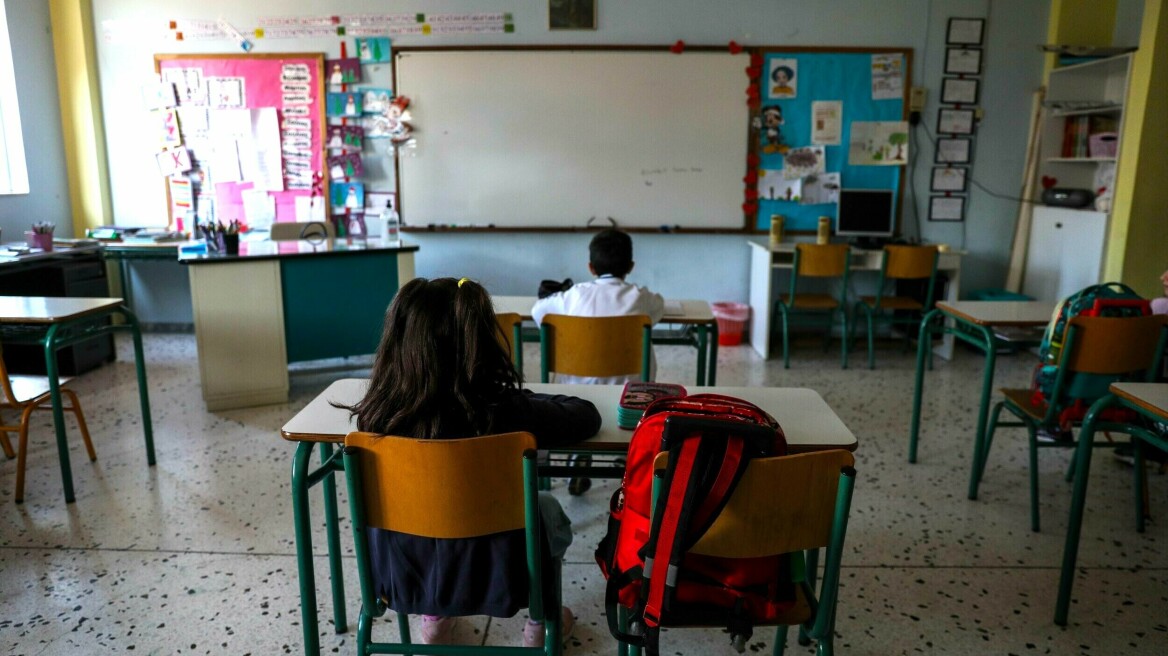 Τα σχολεία θα ανοίξουν με τα ηπιότερα δυνατά μέτρα - Τι θα γίνει αν ένα παιδί νοσήσει