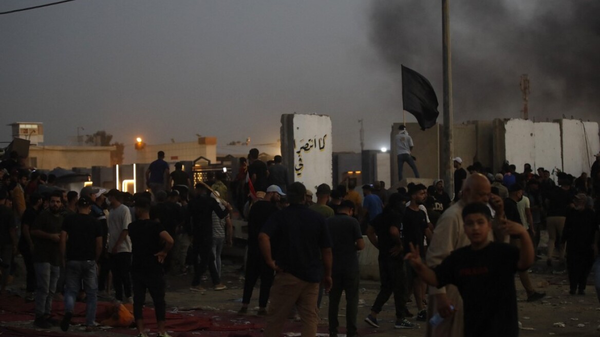 Στις αιματηρές συγκρούσεις «πνίγεται» το Ιράκ - Τουλάχιστον 12 νεκροί και εκατοντάδες τραυματίες 