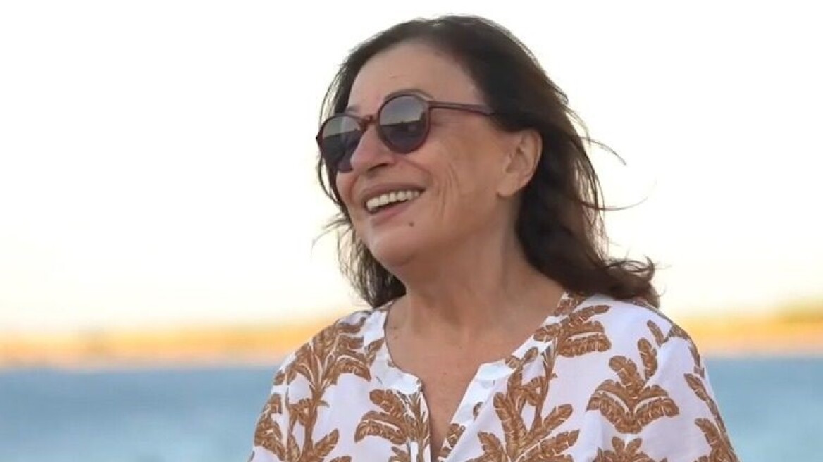 Χάρις Αλεξίου: Μάς ταξιδεύει στον χαμένο παράδεισο της Μικράς Ασίας μέσα από μια παράσταση