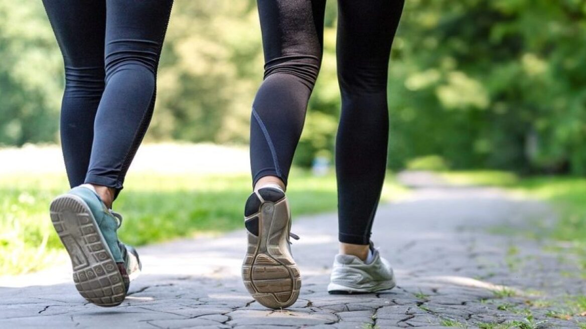Έρευνα: 45 λεπτά περπάτημα την ημέρα, μας χαρίζουν χρόνια ζωής