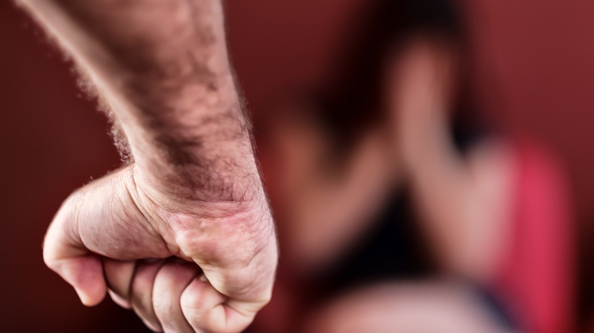 Ρέθυμνο: Στον εισαγγελέα ο 46χρονος Ινδός που ξυλοκόπησε την σύζυγο και τα τρία παιδιά του 