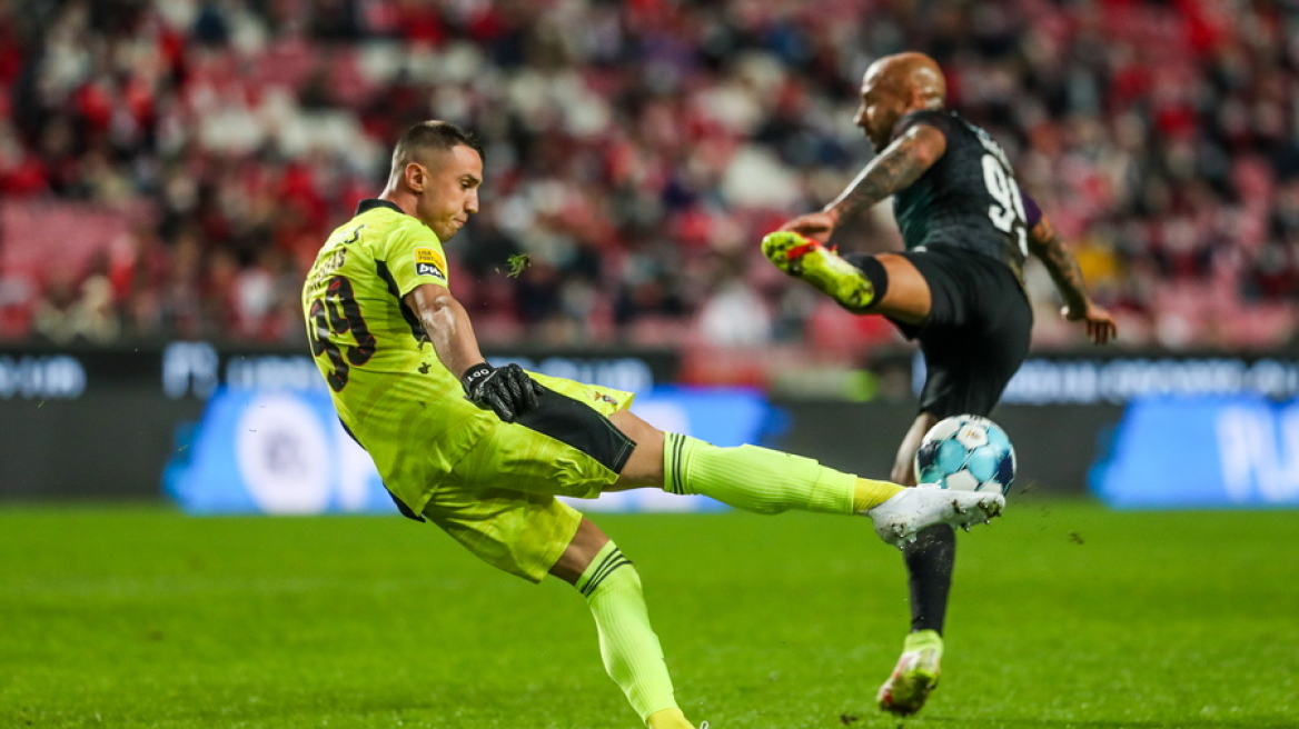  Έτοιμος να φορέσει τη φανέλα του Άγιαξ ο Βλαχοδήμος 