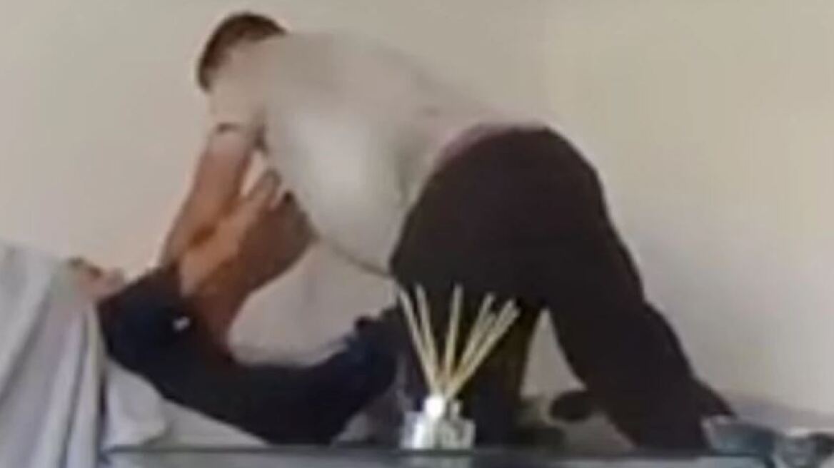 Σκληρές εικόνες από περιστατικό ενδοοικογενειακής βίας στη Βρετανία: «Θα πεθάνεις στα χέρια μου»