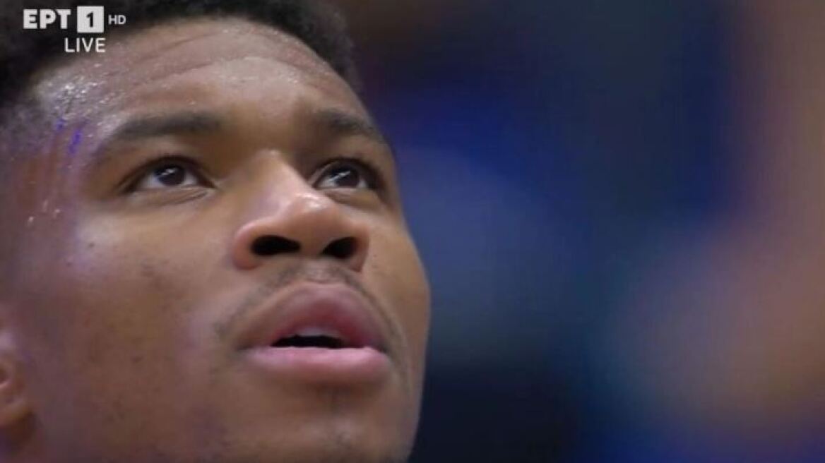 Ελλάδα - Ιταλία: Γιάννης και Θανάσης έψαλαν τον εθνικό ύμνο