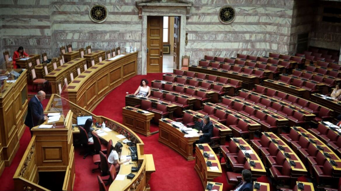 Βουλή: Την Τετάρτη η τροπολογία για την παράταση των διατάξεων για τις αποζημιώσεις γιατρών