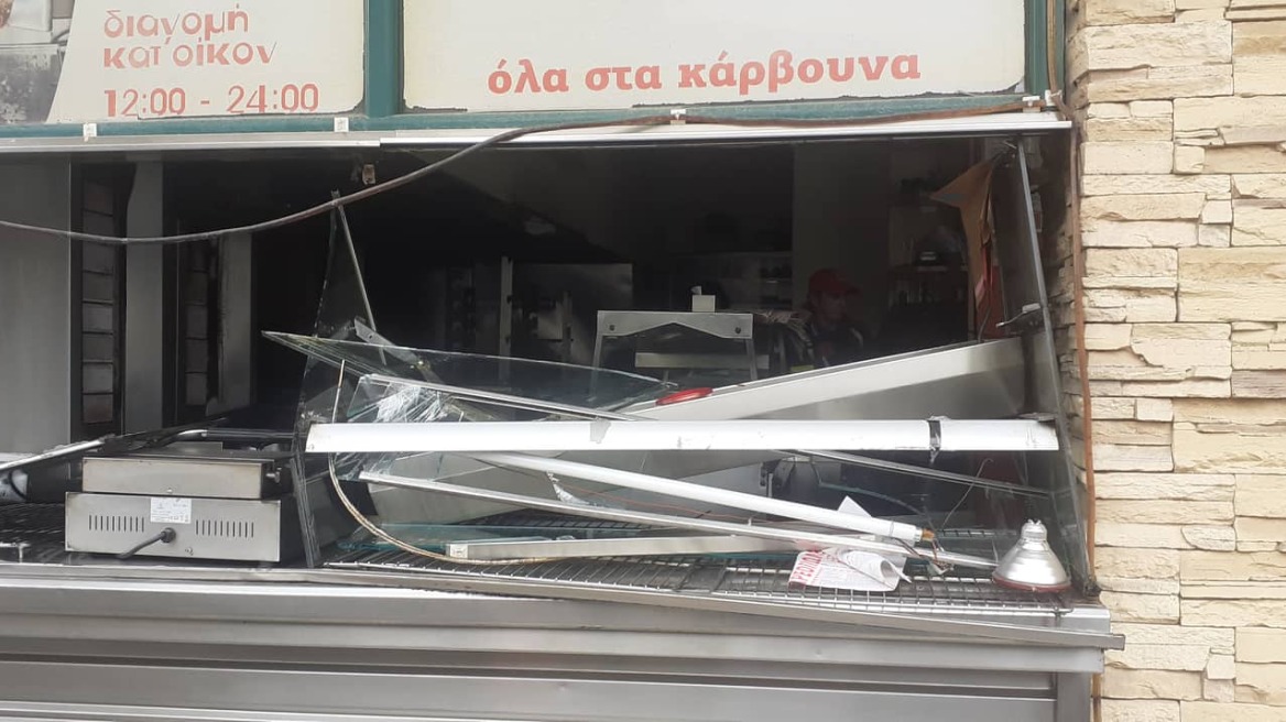 Βόλος: Δύο τραυματίες από έκρηξη μπουκάλας υγραερίου σε ψητοπωλείο - Δείτε φωτογραφίες