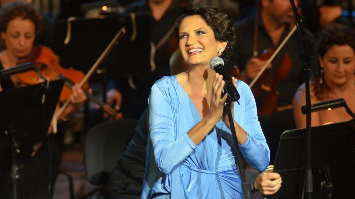 Άλκηστις Πρωτοψάλτη: Με τα τραγούδια της Μελίνας στο Ηρώδειο για τους σκοπούς του «Μαζί για το Παιδί»