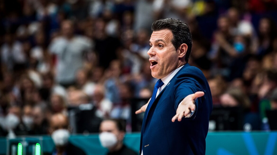 Ιτούδης στους παίκτες στα αποδυτήρια: «Δημιουργούμε προσδοκίες για τη χώρα μας»