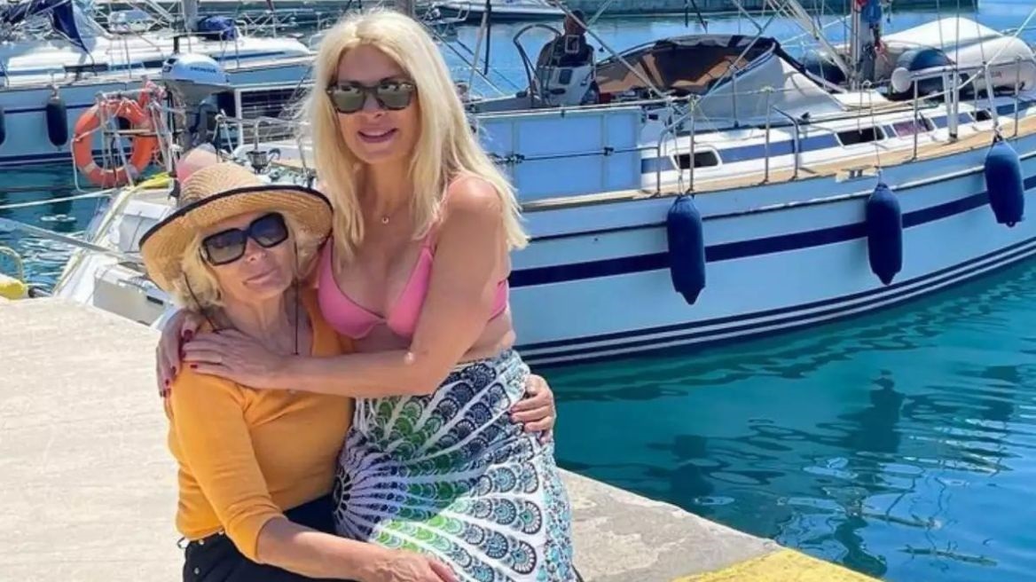 Ελένη Μενεγάκη: Η μητέρα της έβγαλε φωτογραφία με τον Μπόρις Τζόνσον