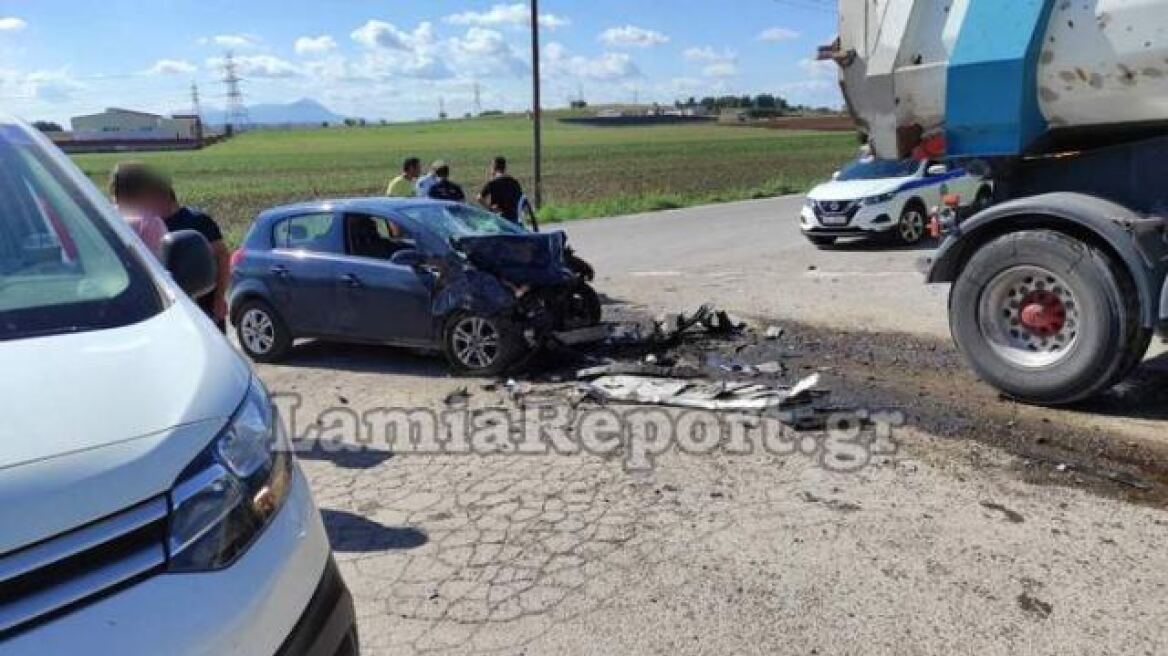 Θήβα: Θανατηφόρο τροχαίο για 33χρονο που συγκρούστηκε με φορτηγό - Δείτε φωτογραφίες