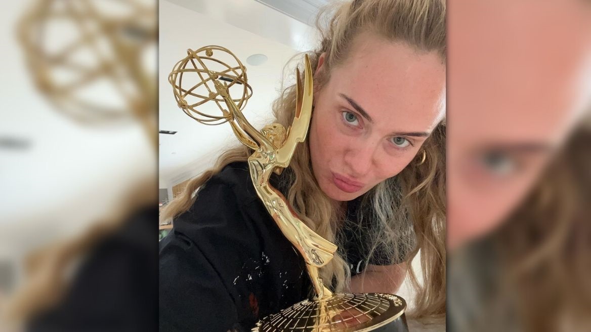 Adele: Γιατί οι θαυμαστές της πιστεύουν ότι έχει παντρευτεί