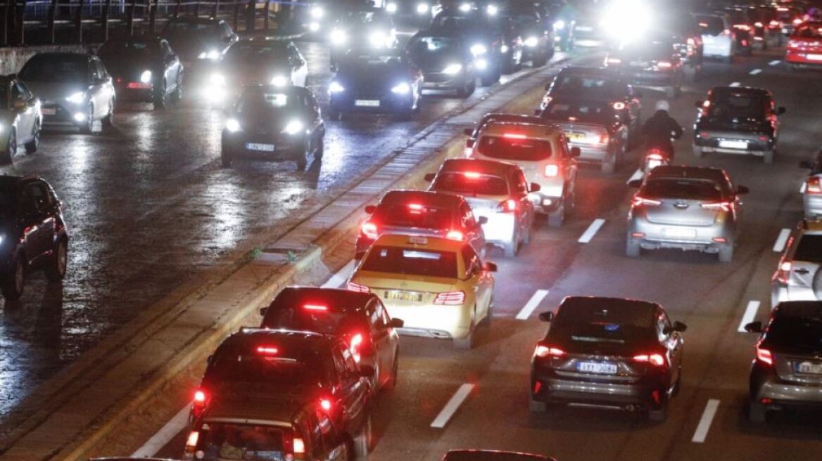 Κίνηση στους δρόμους: Αποκαταστάθηκε η κυκλοφορία στον Κηφισό μετά τα δύο τροχαία