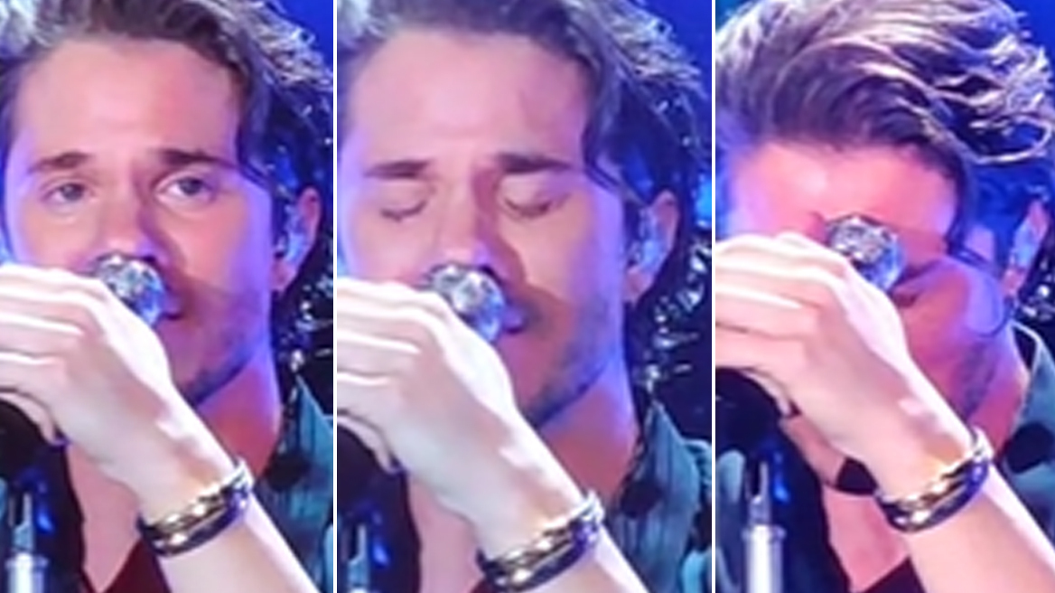 Νίκος Οικονομόπουλος: Ξέσπασε σε κλάματα στη συναυλία του στην Πάτρα