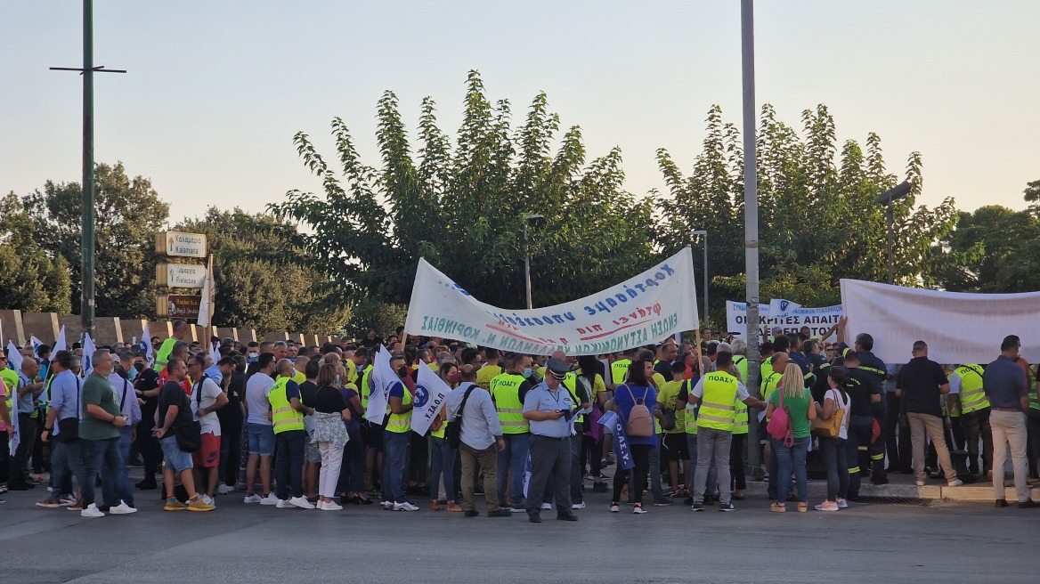 Θεσσαλονίκη: Συγκέντρωση ενστόλων στον Λευκό Πύργο - «Χορτάσαμε από υποσχέσεις, τα ψέματα τελείωσαν»