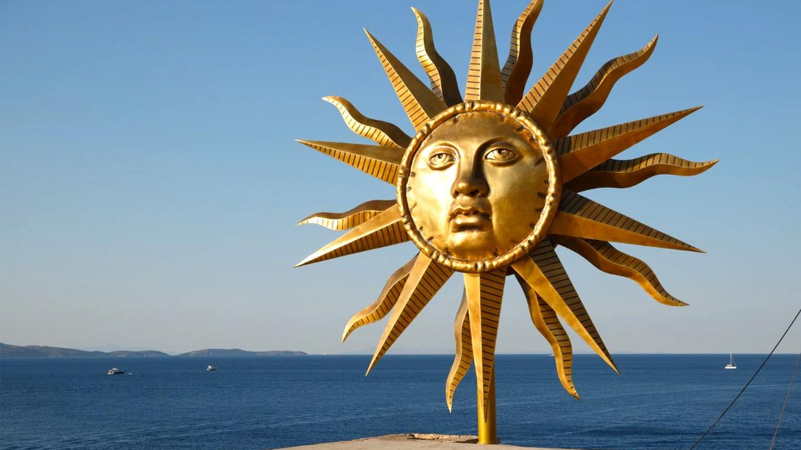 Σε καλό δρόμο το αίτημα του δημάρχου Ύδρας για την παραμονή του έργου του Τζεφ Κουνς για πάντα στο Νησί της Επανάστασης