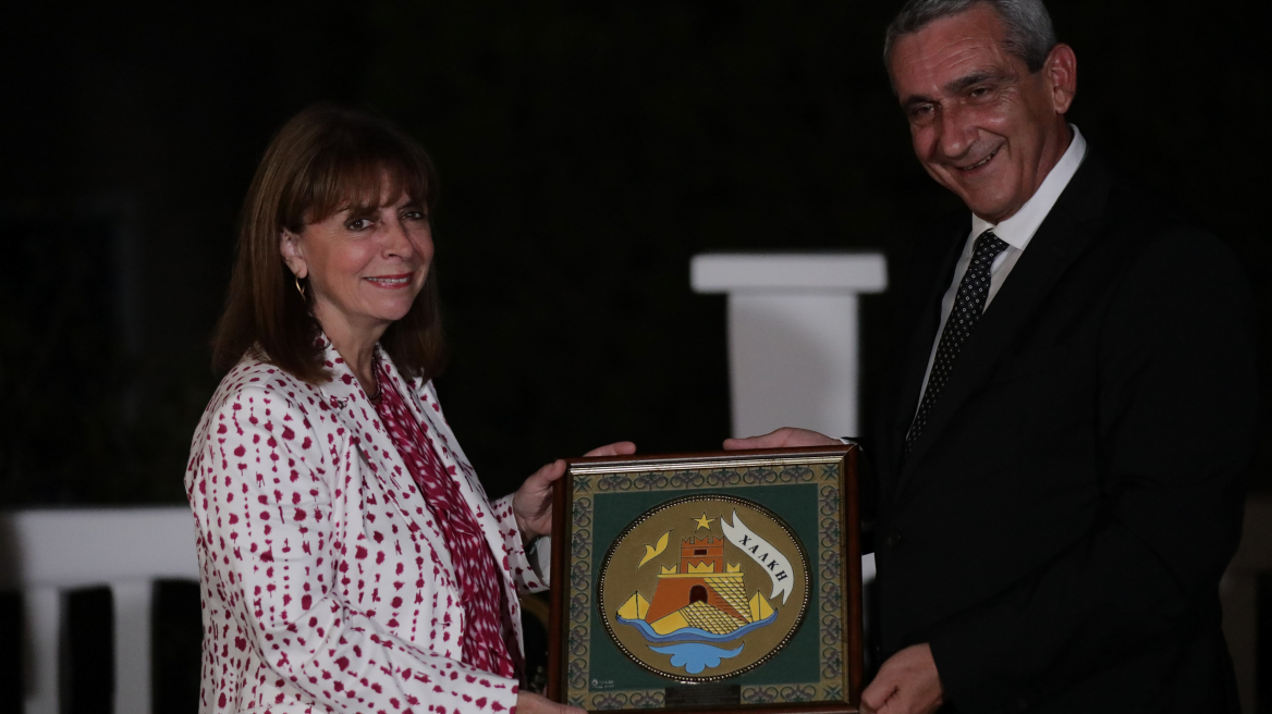 Η Κατερίνα Σακελλαροπούλου ανακηρύχθηκε επίτιμη δημότης Χάλκης