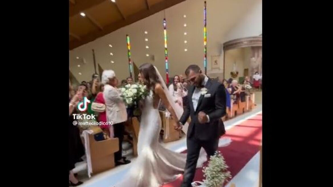  Μίλαν: Γαμπρός πανηγυρίζει γκολ της ομάδας του την ώρα του γάμου 