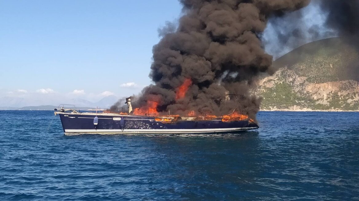 Κεφαλονιά: Βυθίστηκε ιστιοφόρο μετά από πυρκαγιά στο Φισκάρδο