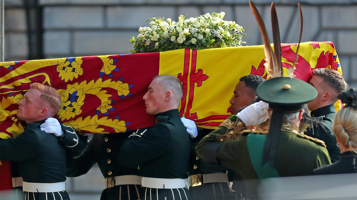 Βασίλισσα Ελισάβετ: Πριν 30 χρόνια φτιάχτηκε το φέρετρό της από αγγλική δρυ και εσωτερική επένδυση από μόλυβδο 