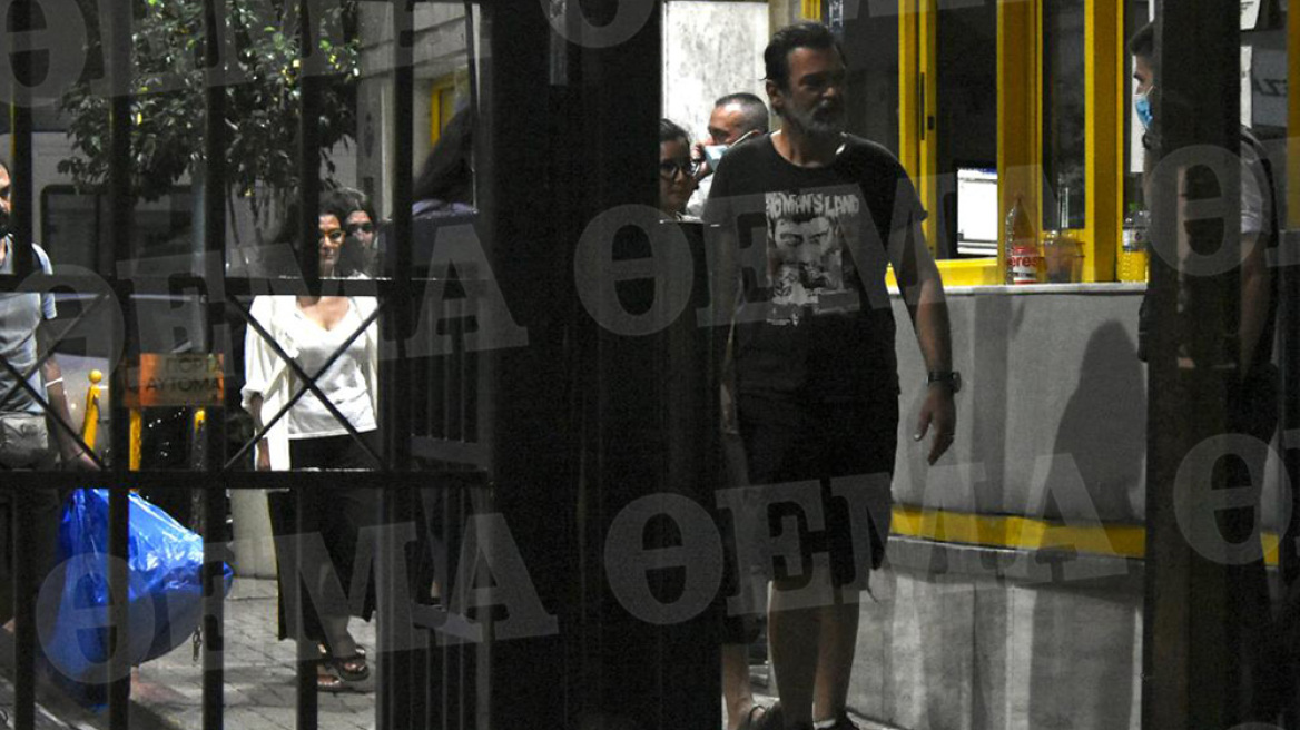 Θάνατος Καζάκου: Η στιγμή που ο γιος του αποχωρεί από τον «Ευαγγελισμό»