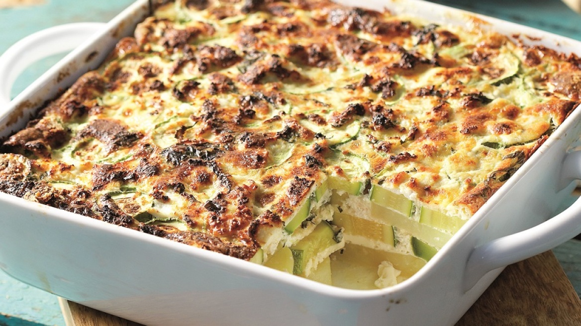 Ομελέτα φούρνου με πατάτες, κολοκυθάκια και ανθότυρο