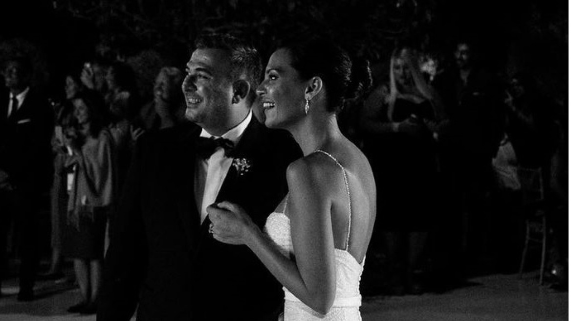 Υβόννη Μπόσνιακ - Αντώνης Ρέμος: Για πρώτη φορά δημοσιεύουν φωτογραφίες του γάμου τους