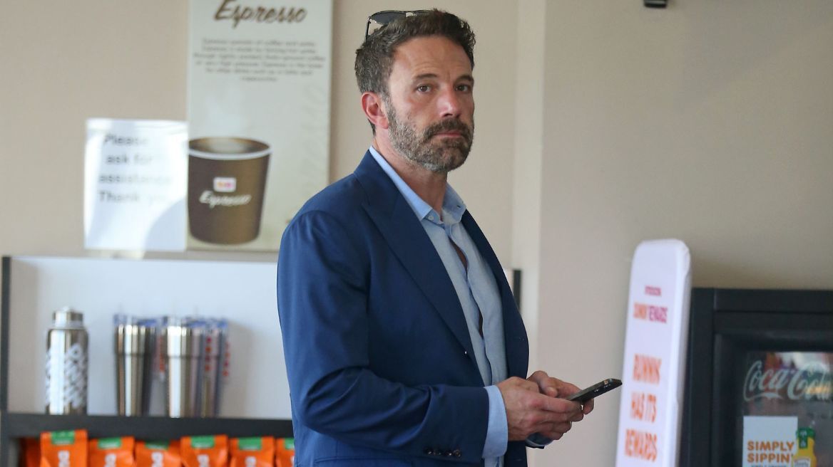 Μπεν Άφλεκ: Έκανε στάση για καφέ σε γνωστή αλυσίδα της Σάντα Μόνικα 