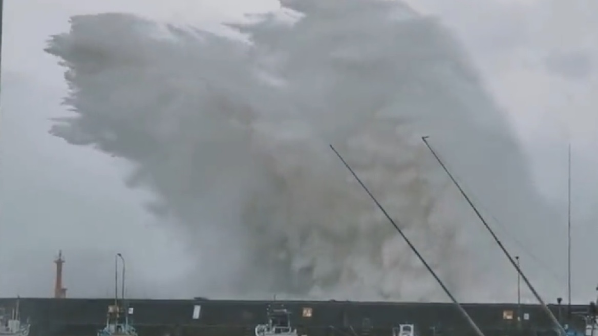 Ιαπωνία: Συναγερμός για 3 εκατ. κόσμο στα νοτιοδυτικά - Πλησιάζει ο τυφώνας Νανμαντόλ 