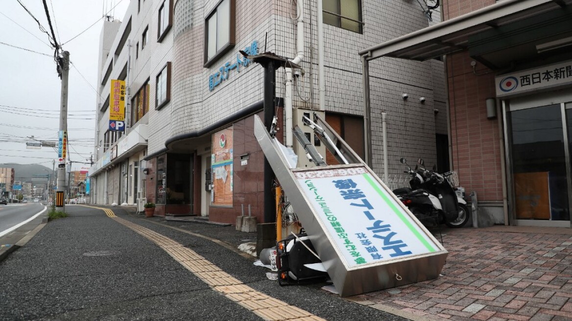 Σε συναγερμό η Ιαπωνία λόγω του τυφώνα Νανμαντόλ