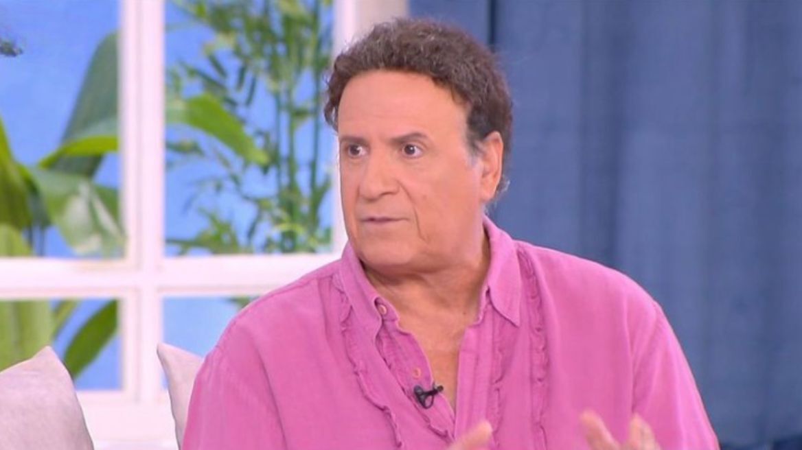 Χάρης Ρώμας για Μάρθα Καραγιάννη: «Έβγαλε την περούκα και μου είπε "αυτή είμαι πραγματικά"» 