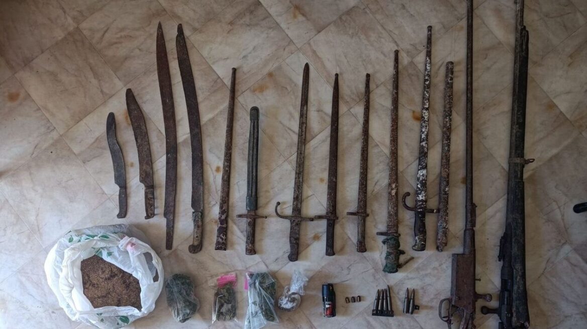 Γρεβενά: Χασισόδεντρα και οπλισμός στην κατοχή 56χρονου