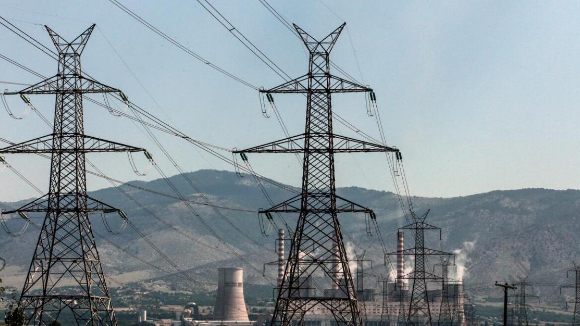 Ρεύμα: Υπερκέρδη άνω από €2,3 δισ. στη μάχη «κατάσβεσης» των φουσκωμένων λογαριασμών ρεύματος