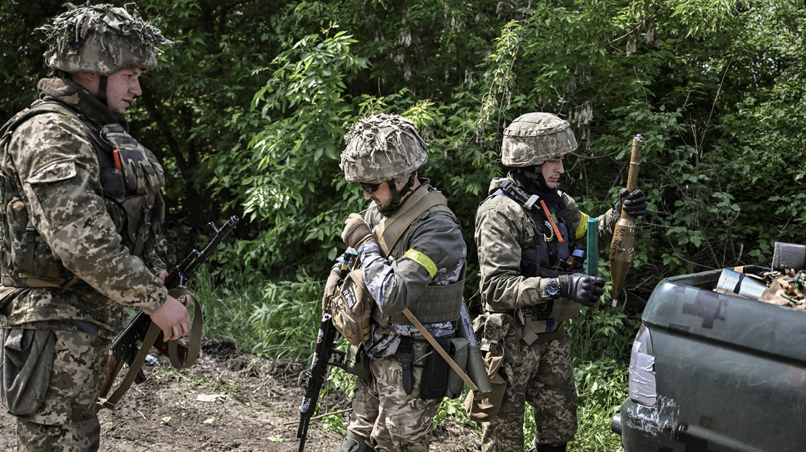 Πόλεμος στην Ουκρανία: Υπό έγκριση νομοσχέδιο για τη στρατολόγηση των κατάδικων