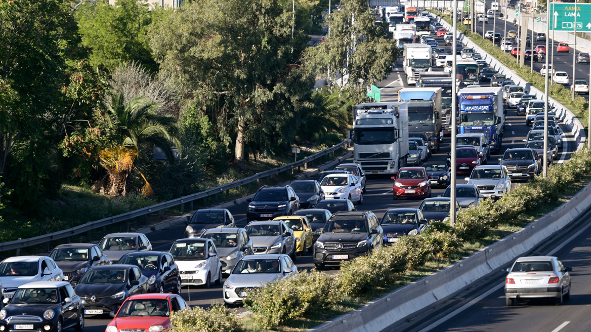 Κίνηση στους δρόμους: Συνεχίζεται το κυκλοφοριακό χάος λόγω της 24ωρης απεργίας στα μέσα μεταφοράς