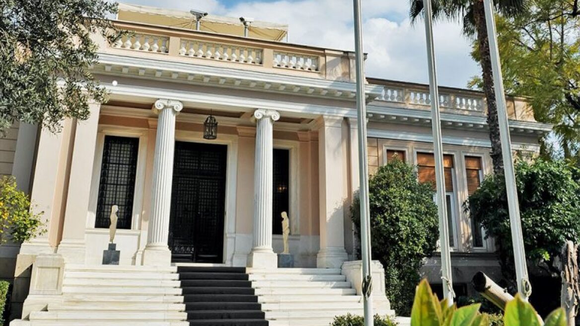 Τι δείχνουν τα γκάλοπ που φτάνουν στο Μαξίμου - Μύθοι και αλήθειες για τα σενάρια συνεργασιών