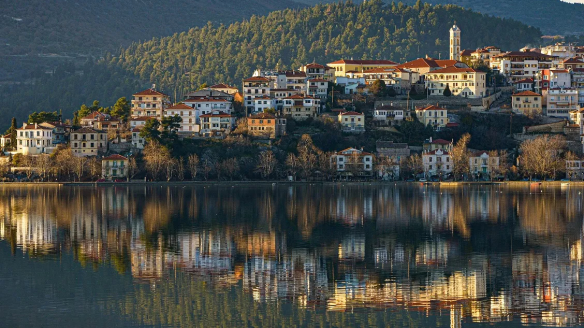 Ένα Σαββατοκύριακο στην Καστοριά: Θαυμάσια αρχιτεκτονική και νόστιμο φαγητό πλάι στη λίμνη