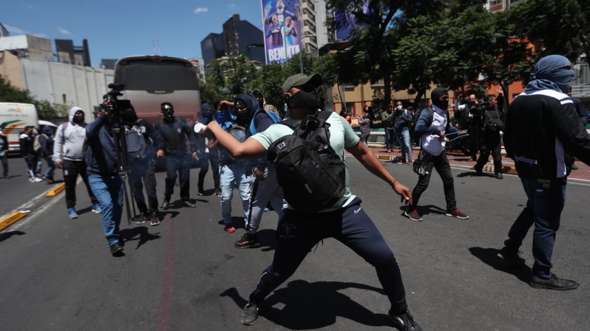 Επεισόδια στο Μεξικό σε διαδήλωση για τους 43 εξαφανισμένους φοιτητές