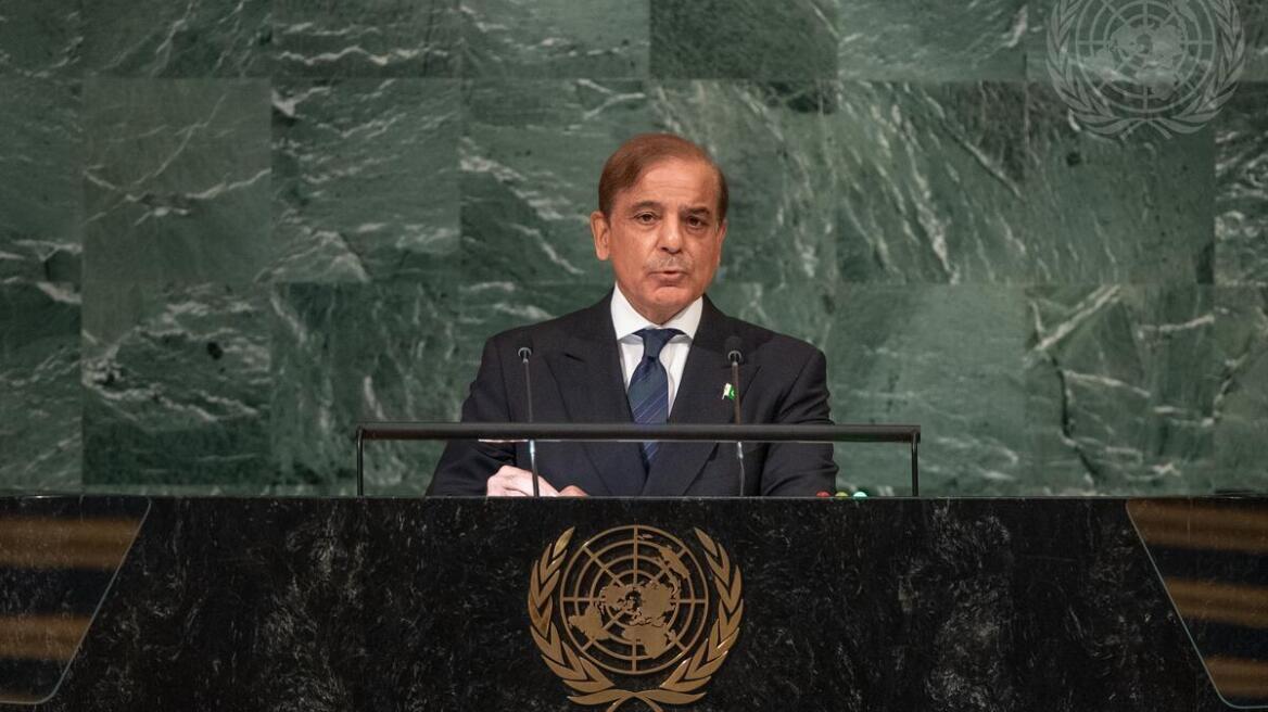 Ο πρωθυπουργός του Πακιστάν προειδοποιεί πως οι «καταστροφικές» πλημμύρες στη χώρα του δεν είναι παρά το πρελούδιο