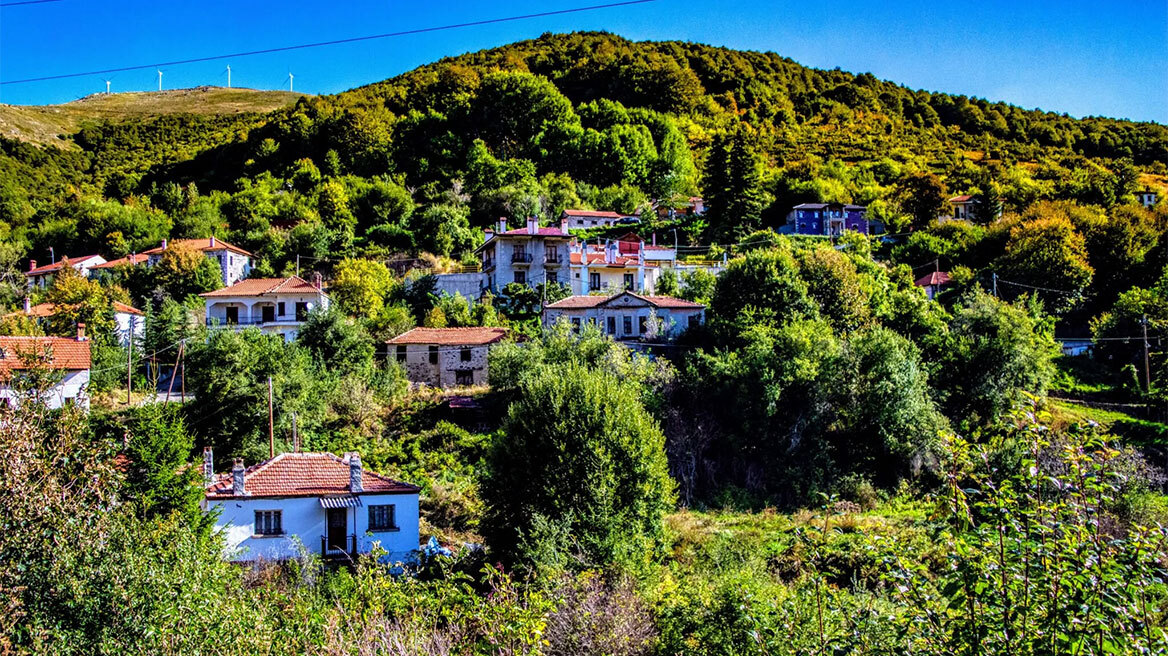 Πισοδέρι: Ένα μικρό, κατάφυτο χωριό στη Φλώρινα με μοναδική αρχιτεκτονική