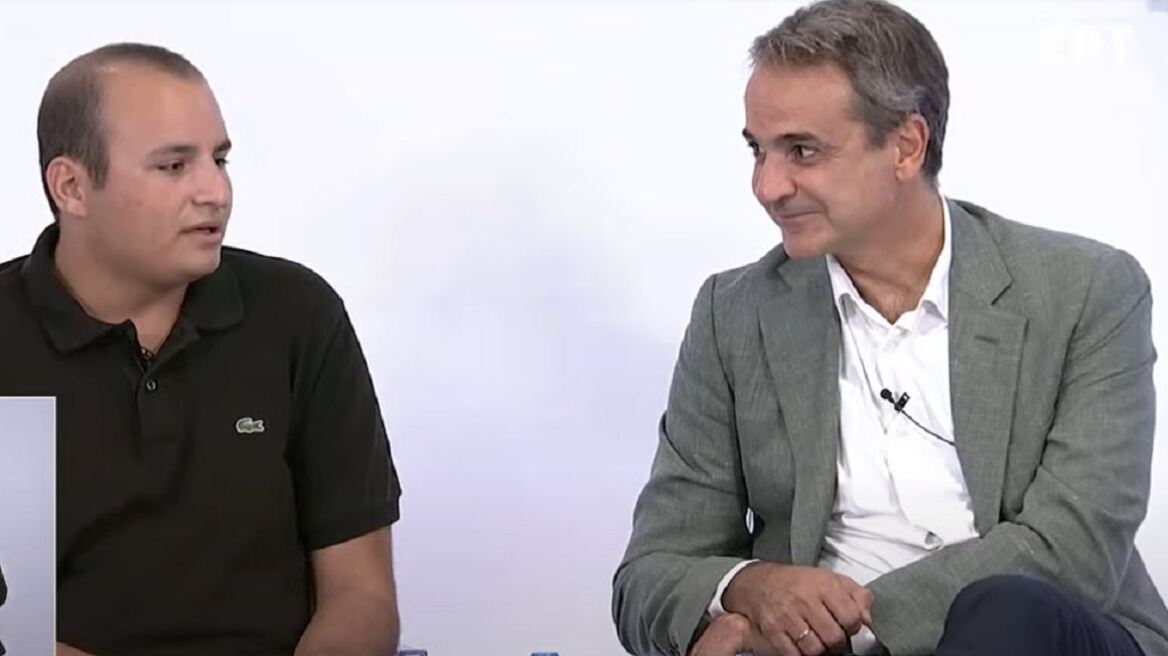 Mητσοτάκης σε νεαρό άτομο με αναπηρία: «Εγώ σε θαυμάζω περισσότερο» - Δείτε βίντεο