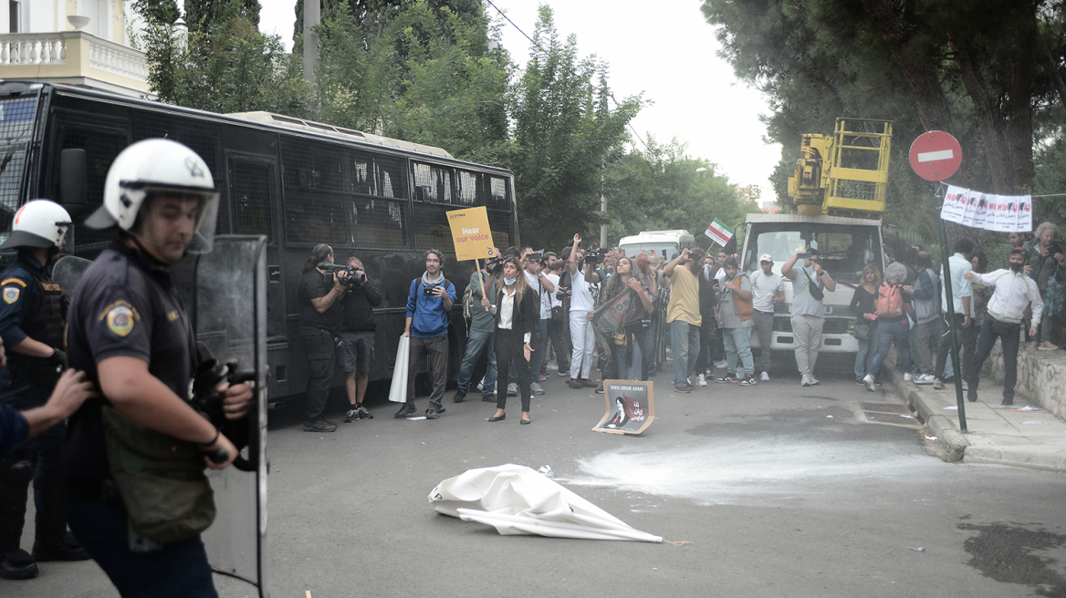 Ιράν: Δύο μέλη των δυνάμεων ασφαλείας σκοτώθηκαν σε διαδηλώσεις
