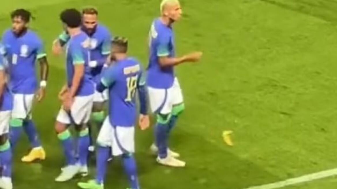 Ρατσιστική επίθεση: Πέταξαν μπανάνα στον Ριτσάρλισον της Βραζιλίας σε φιλικό με την Τυνησία στη Γαλλία