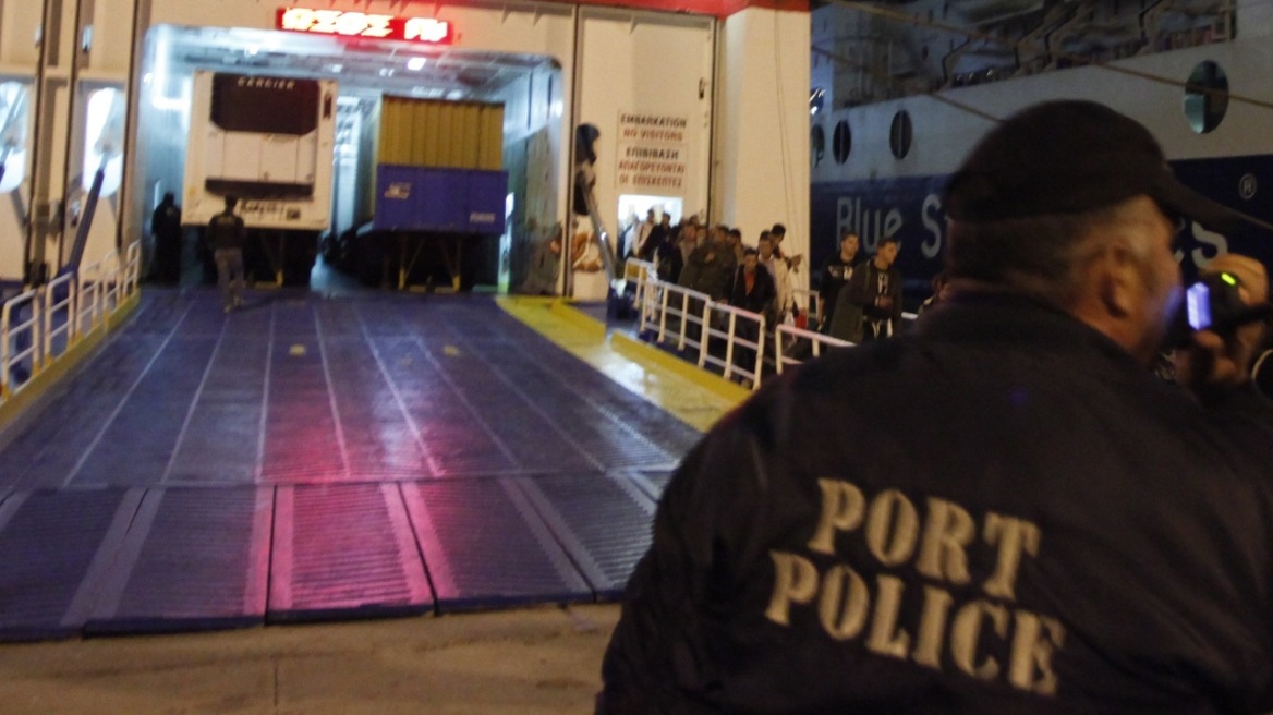 Θάνατος 63χρονου επιβάτη σε πλοίο στον Πειραιά 