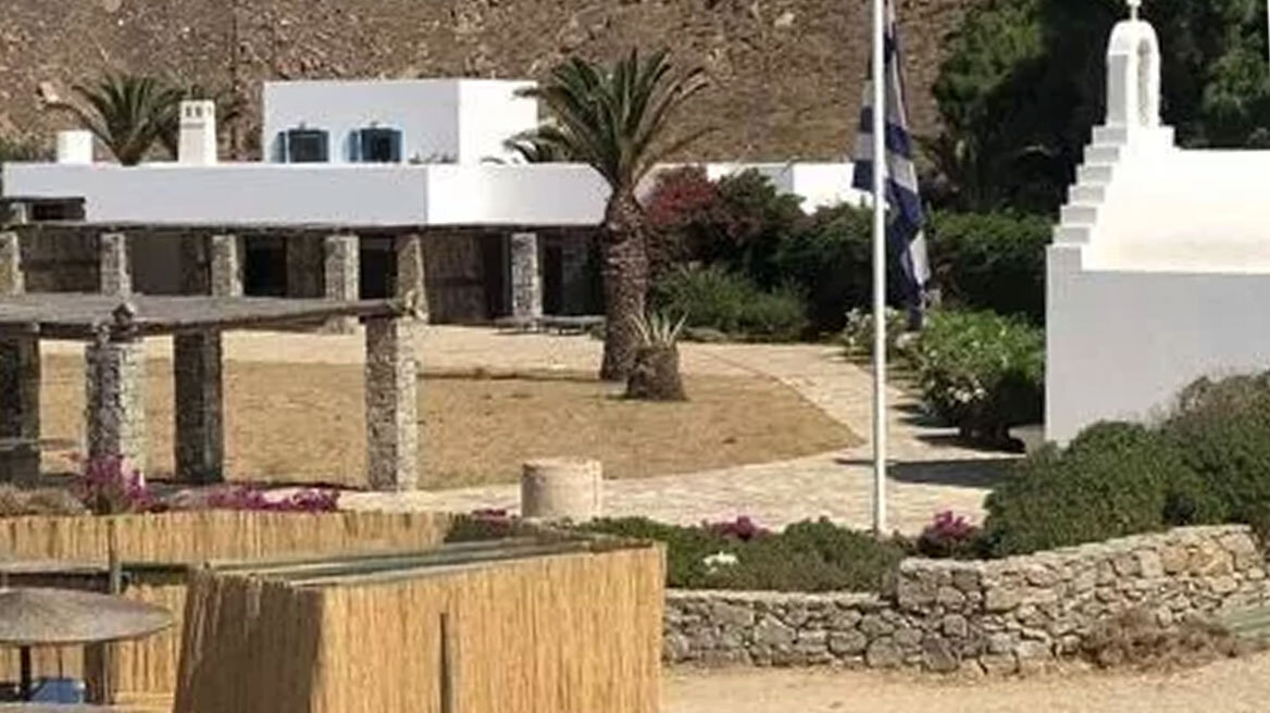 Οικογένεια Εμφιετζόγλου: Στο σφυρί τα οικόπεδα και τα σπίτια στη Μύκονο (pics)